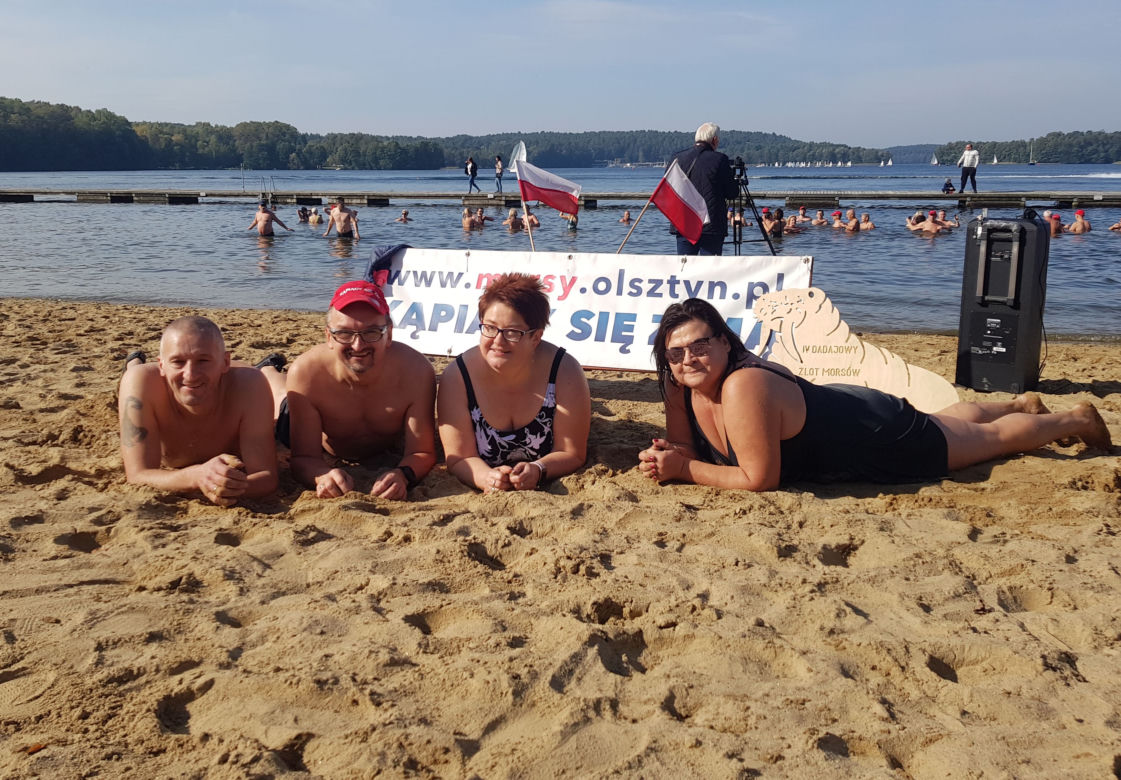 „Kąpiący się zimą Olsztyn” zainaugurowali sezon zimowych kąpieli
