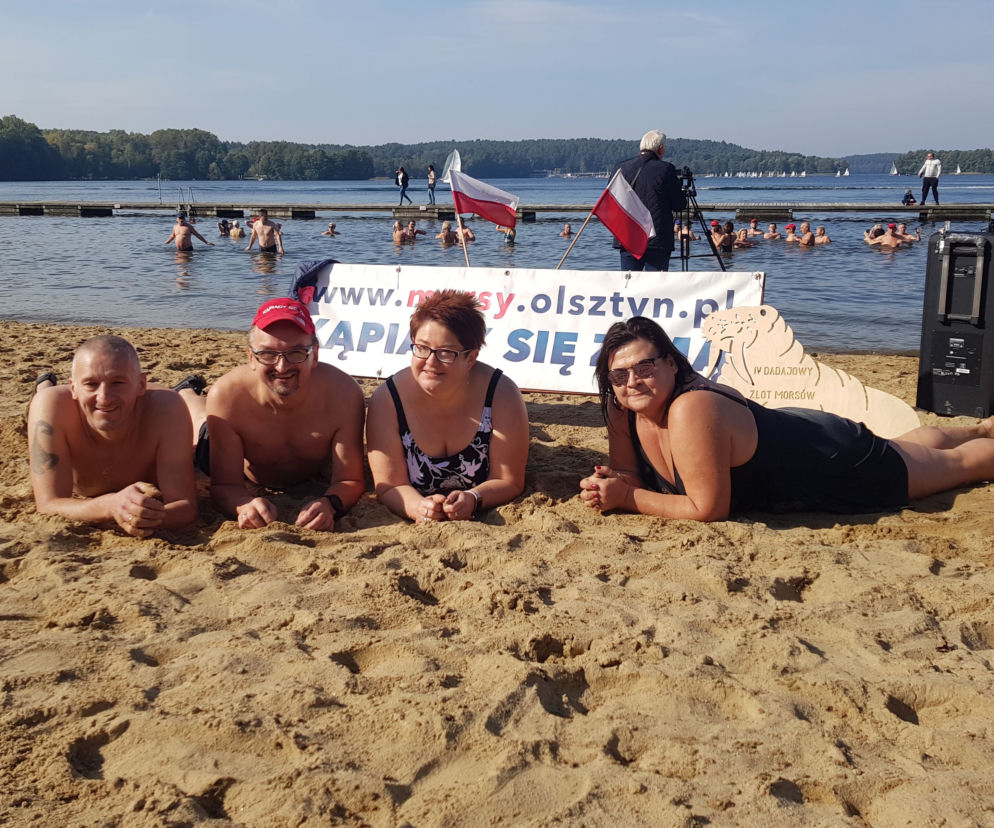 „Kąpiący się zimą Olsztyn” zainaugurowali sezon zimowych kąpieli
