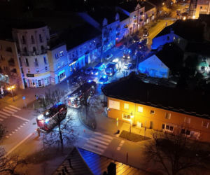 Pożar w Pruszkowie. Spłonęło mieszkanie, jedna osoba w szpitalu