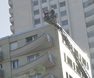 Skakali z balkonu jeden po drugim. Zbiorowe samobójstwo w szwajcarskim kurorcie