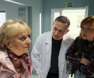 M jak miłość odc. 1605. Kisielowa (Małgorzata Rożniatowska), Ula (Iga Krefft), Artur Rogowski (Robert Moskwa)