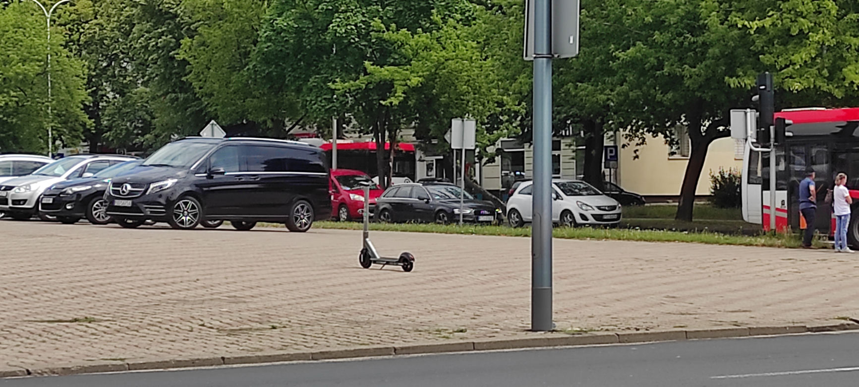 Hulajnogi zostawione byle gdzie w Koninie