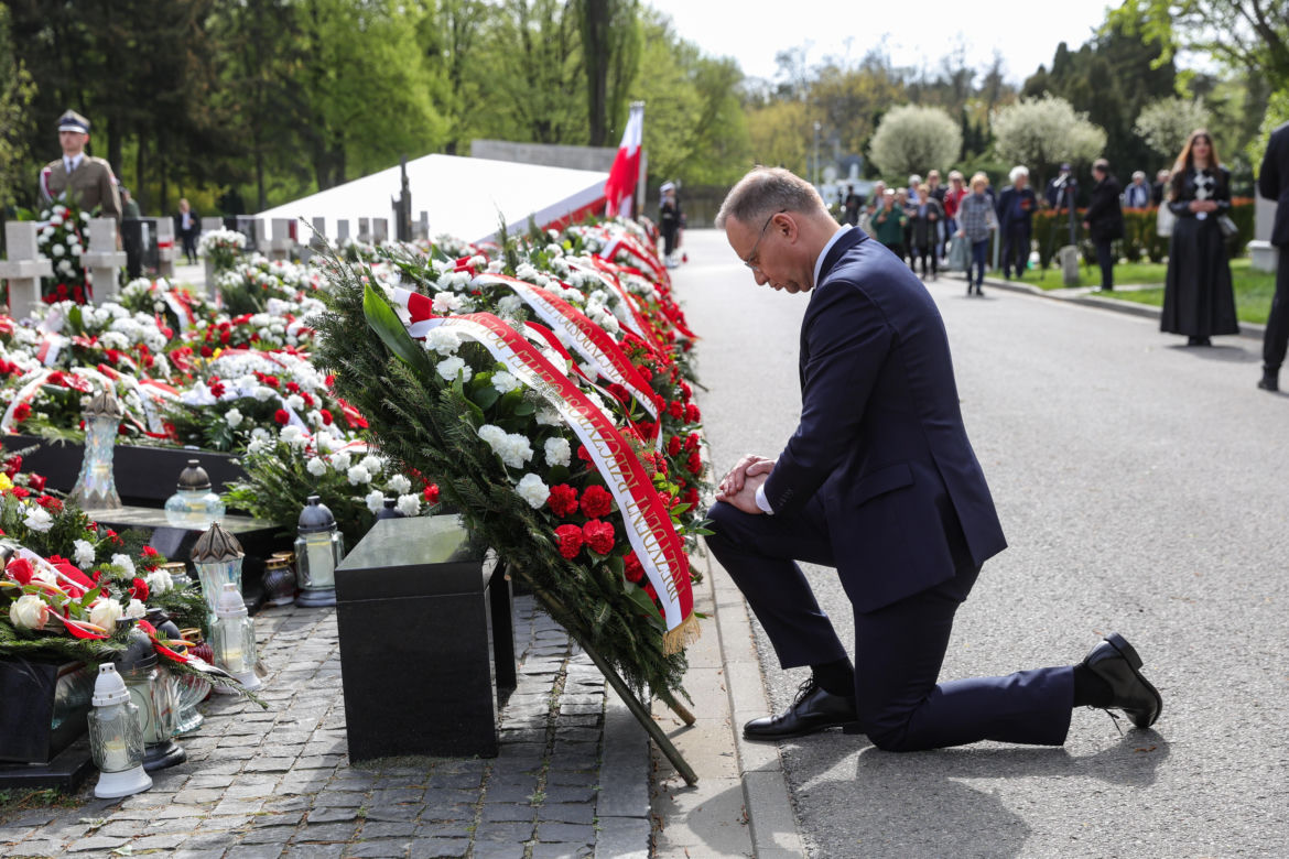 Prezydent upamiętnił ofiary katastrofy smoleńskiej