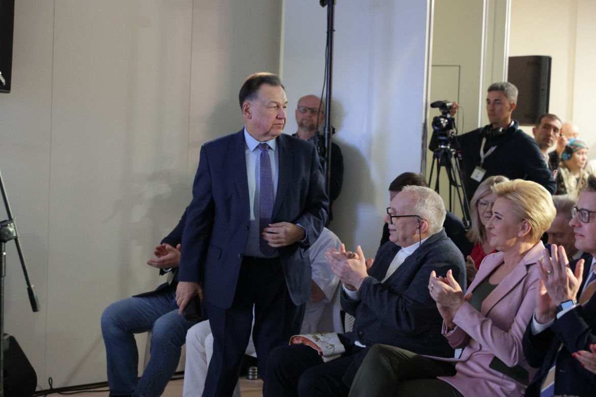 Budzik już może budzić dorosłych. Klinika dla osób w śpiączce już otwarta!