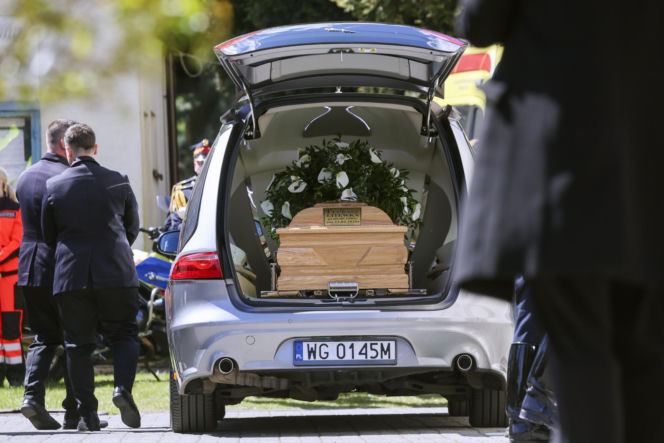 Poświęcił im swoją kampanię wyborczą. Przyszły na pogrzeb Łukasza Litewki. Oczy od razu się zaszkliły