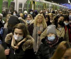 Pasażerowie podróżują jak sardynki w puszce. Horror na kolei 
