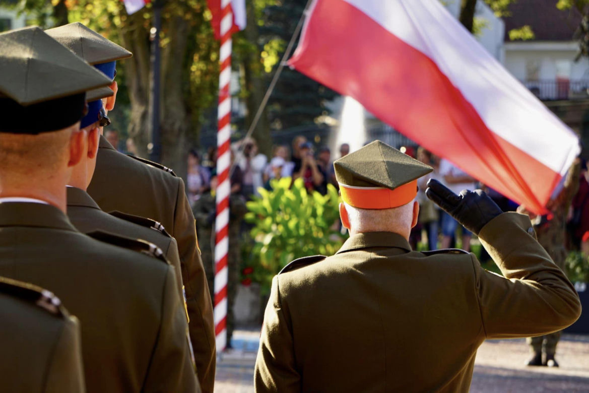 Niezwykła promocja podoficerska w Gołdapi. Uroczystość zakończyła się… oświadczynami [ZDJĘCIA]