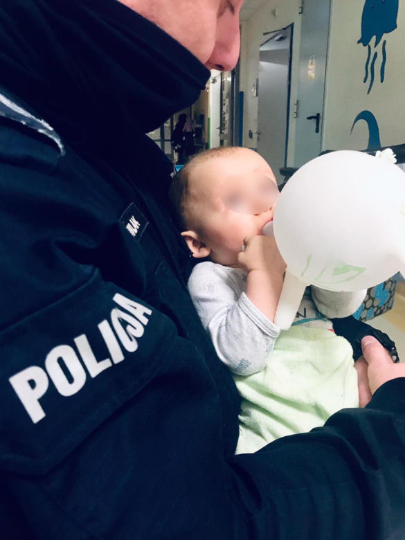 Dzidziuś podrzucony policjantom