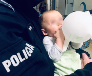 Dzidziuś podrzucony policjantom