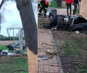 Bmw uderzyło w drzewo, przystanek i znowu w drzewo. Dwie osoby zginęły pod Kozienicami! 