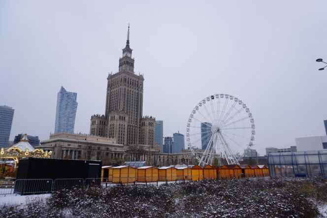 Jarmark Warszawski na placu Defilad na kilka dni przed startem imprezy