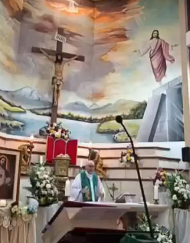 Krzyż zabił księdza podczas mszy. Wszystko nagrano