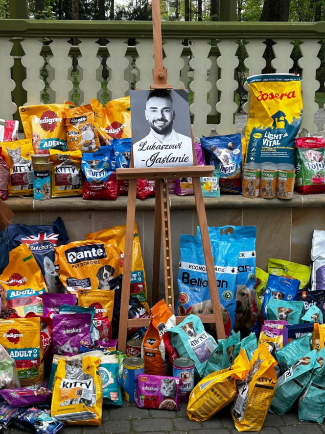 Po śmierci Łukasza Litewki zamiast zniczy przynieśli coś, czego nikt się nie spodziewał. Wzruszający gest mieszkańców