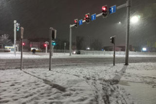 Leszno pod śniegiem. Kolizje na drogach i opóźnienia autobusów