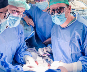 Lekarze WUM usunęli guza z wątroby poza ciałem. Pierwsza taka operacja w Polsce