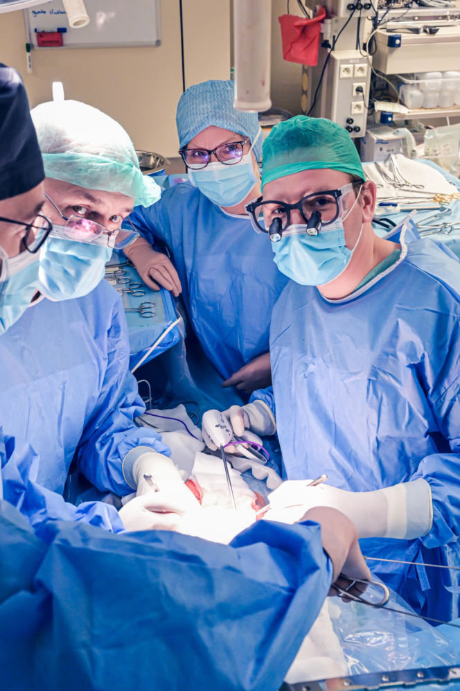 Lekarze WUM usunęli guza z wątroby poza ciałem. Pierwsza taka operacja w Polsce