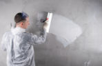 Gładzie i tynki wewnętrzne: właściwości, rodzaje, techniki aplikacji