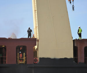 Pożar statku w Nowym Porcie w Gdańsku. Jednostka pływa pod banderą Cypru, a na jej pokładzie przebywało 25 członków załogi