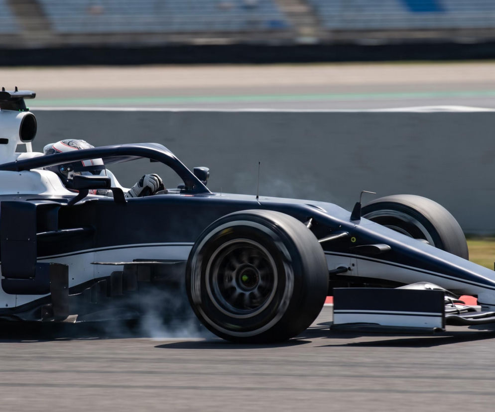 Andrea Kimi Antonelli triumfuje w Grand Prix Hiszpanii. Czy Włoch pobije historyczny rekord Vettela?