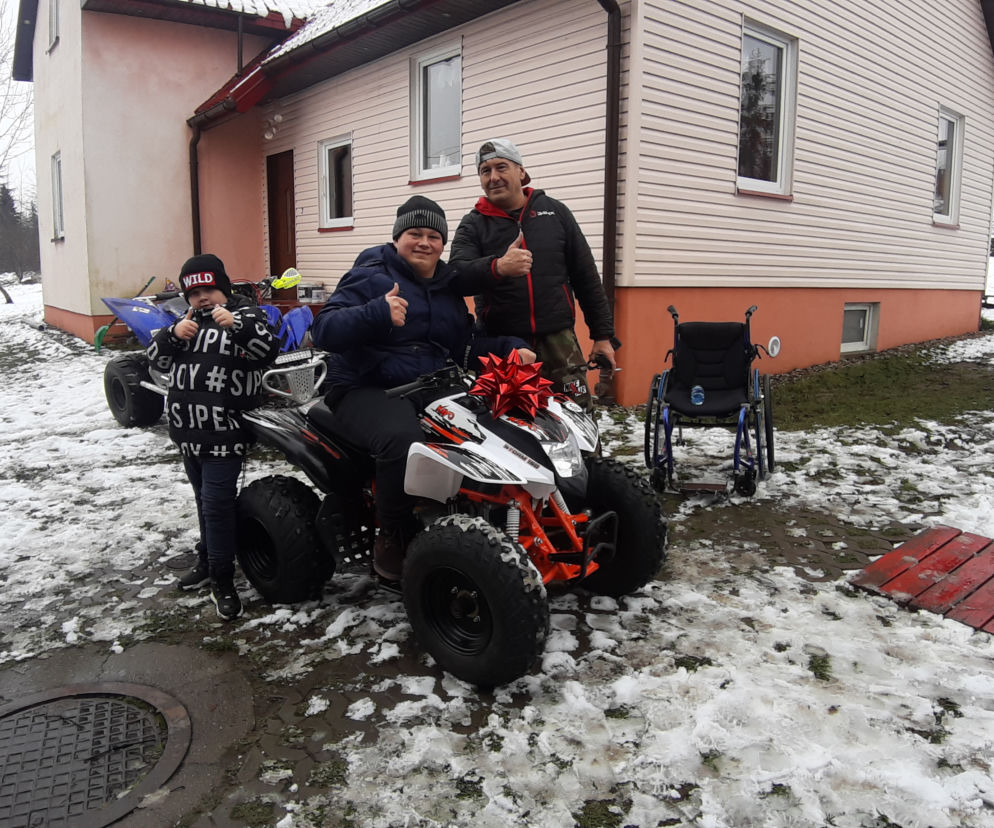 Quad dla chorego Adasia przekazany. Chłopiec z Dobrzejewic nie ukrywał radości
