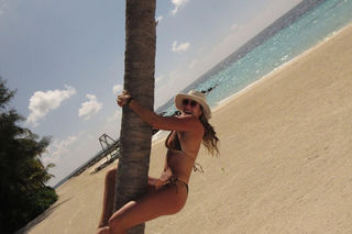 Aryna Sabalenka wskoczyła na palmę w kusym bikini. Gorące zdjęcia najlepszej tenisistki świata