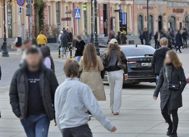 Minister rolnictwa Stefan Krajewski na jarmarku wielkanocnym