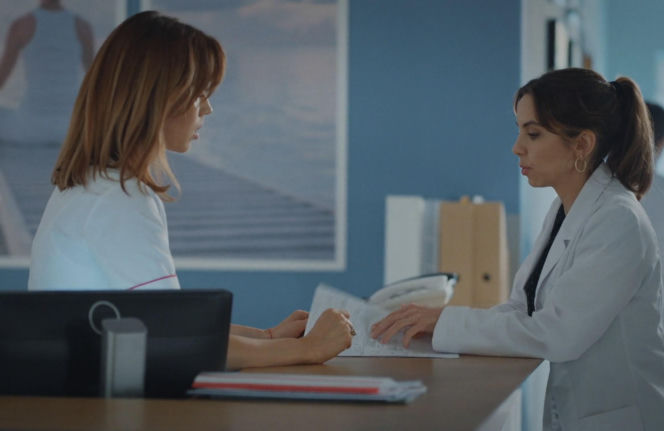 M jak miłość, odcinek 1900. Kama (Michalina Sosna), Aneta (Ilona Janyst)