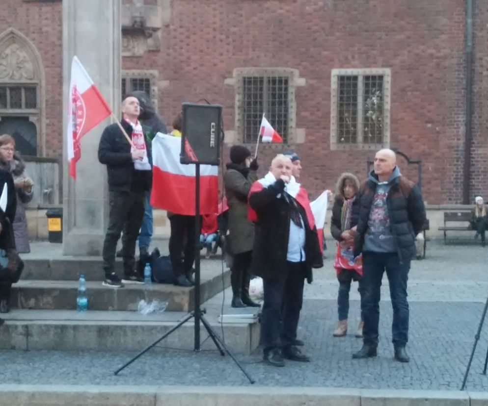 Piotr Rybak podczas jednej z manifestacji narodowców na rynku