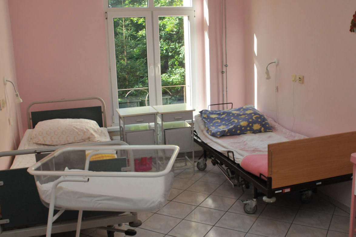 POSZUKIWANIA RODZICÓW, KTÓRZY UCIEKLI Z DZIECKIEM ZE SZPITALA.