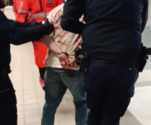 Zjadł flaki i zasztyletował ratownika. Szokujące tłumaczenie w sądzie!