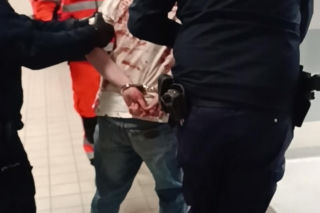 Zjadł flaki i zasztyletował ratownika. Szokujące tłumaczenie w sądzie!