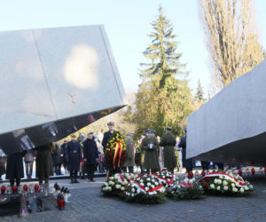 Obchody 16. rocznicy katastrofy smoleńskiej. Powązki