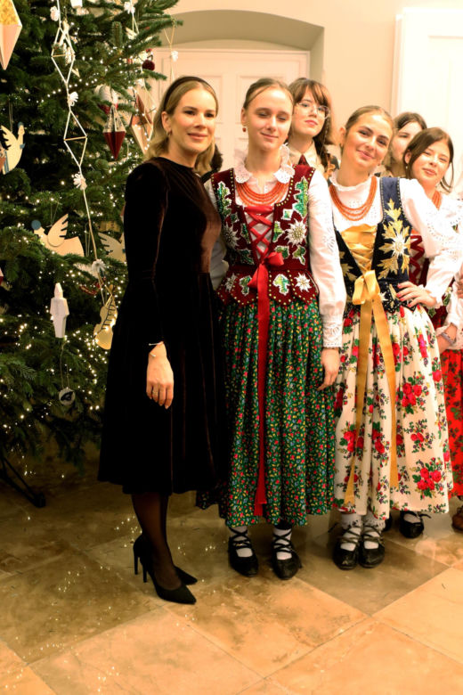 W Pałacu Prezydenckim już święta. Marta Nawrocka z rodziną ubierała choinkę