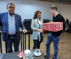 Prezenty dla Stowarzyszenia Nasz Dom - Nasz Świat wręczone