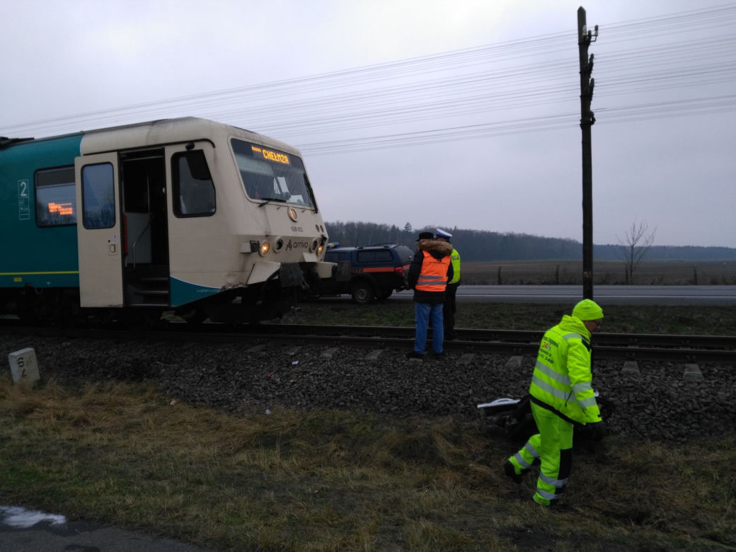 Koszmar na przejeździe kolejowym w Łysomicach koło Torunia. Nie żyje mężczyzna