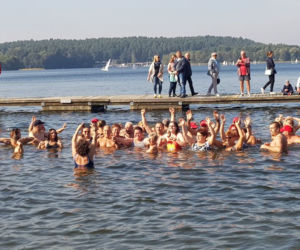 „Kąpiący się zimą Olsztyn” zainaugurowali sezon zimowych kąpieli