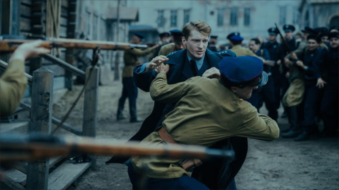 W roli głównej Jakub Gierszał, w obsadzie m.in. Aidan Gillen, Paul Freeman, Julia Pietrucha, Wojciech Mecwaldowski, Anna Próchniak, Mateusz Kościukiewicz, Antoni Pawlicki oraz Tomasz Kot.