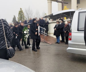 Pogrzeb 11-letniego aktora. Nikodem Marecki spoczął w białej trumnie. Żegnały go tłumy