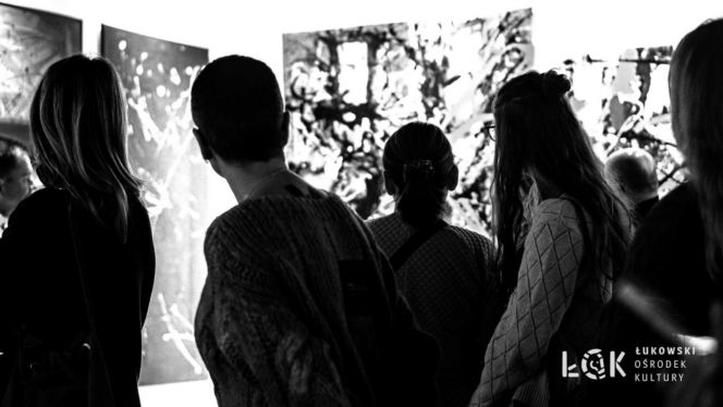 Wystawa w ŁOK "Okna na światy" Dariusza Skiermunta