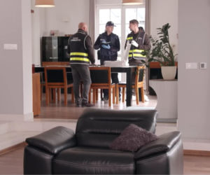 Pierwsza miłość po wakacjach. Darek będzie chciał zabić ojca w jego domu. Poleje się krew