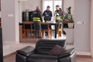 Pierwsza miłość po wakacjach. Darek będzie chciał zabić ojca w jego domu. Poleje się krew