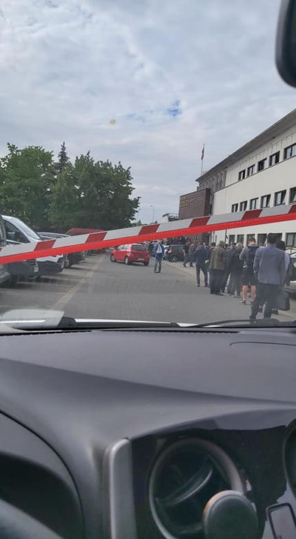 Tłumy szturmują urzędy dzielnic