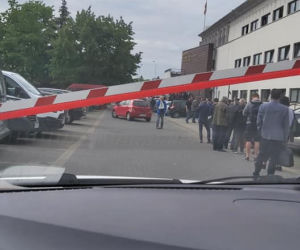 Tłumy szturmują urzędy dzielnic