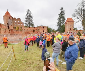 Pomarańczowi rowerzyści najechali zamek w Szymbarku
