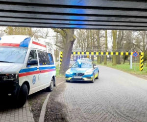 Z dawnej karetki został kabriolet! 19-latek zapomniał, że nie jedzie osobówką