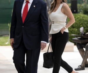 Trump obsypuje młode asystentki pieniędzmi! Na Święta