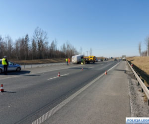 Tragiczy wypadek na na węźle autostrady A4 z drogą S-3. Kierujący kamperem poniósł śmierć na miejscu [ZDJĘCIA]