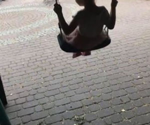 M jak miłość. Zosia, córka Rafała Mroczka, na planie