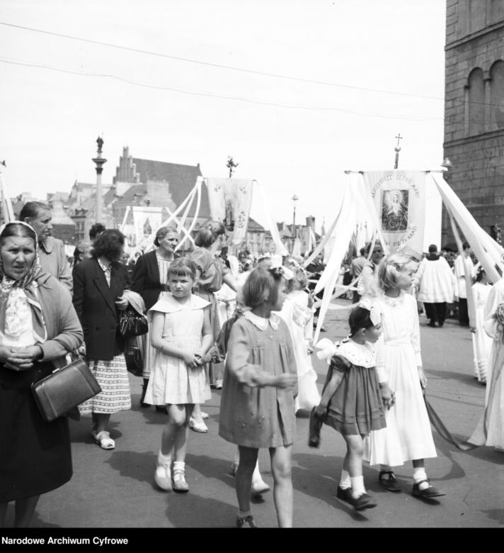 Odświętne stroje i procesja ulicami. Tak obchodzono kiedyś Boże Ciało 