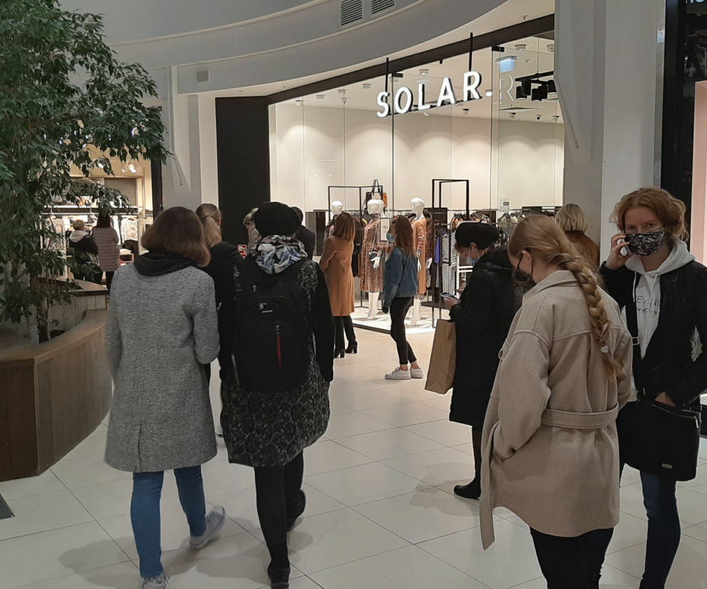 Poznańska Plaza przed zamknięciem! Tłumy poznaniaków na zakupach!
